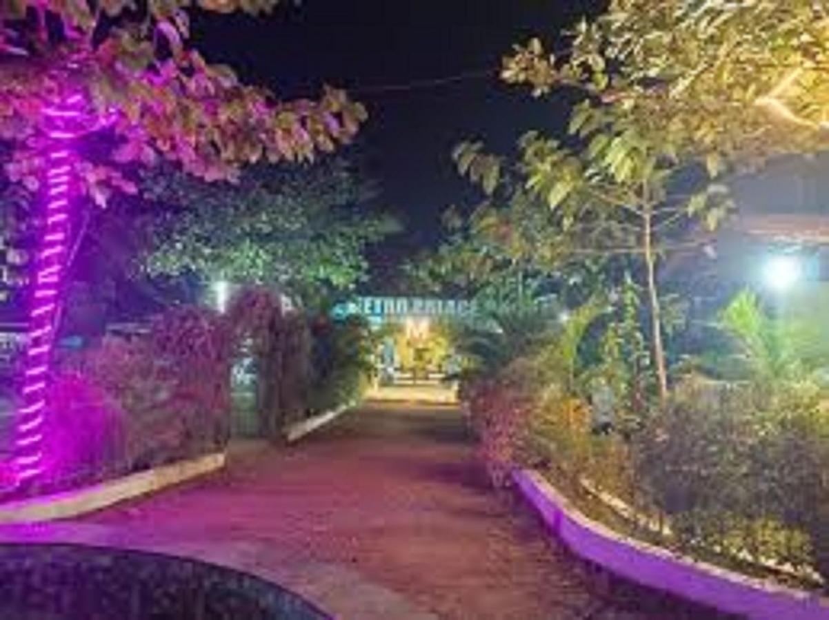 Hotel Metro Palace Resort Karjat Esterno foto