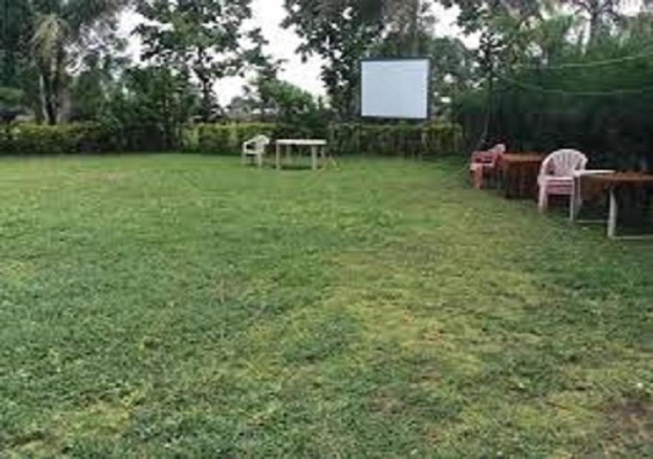 Hotel Metro Palace Resort Karjat Esterno foto