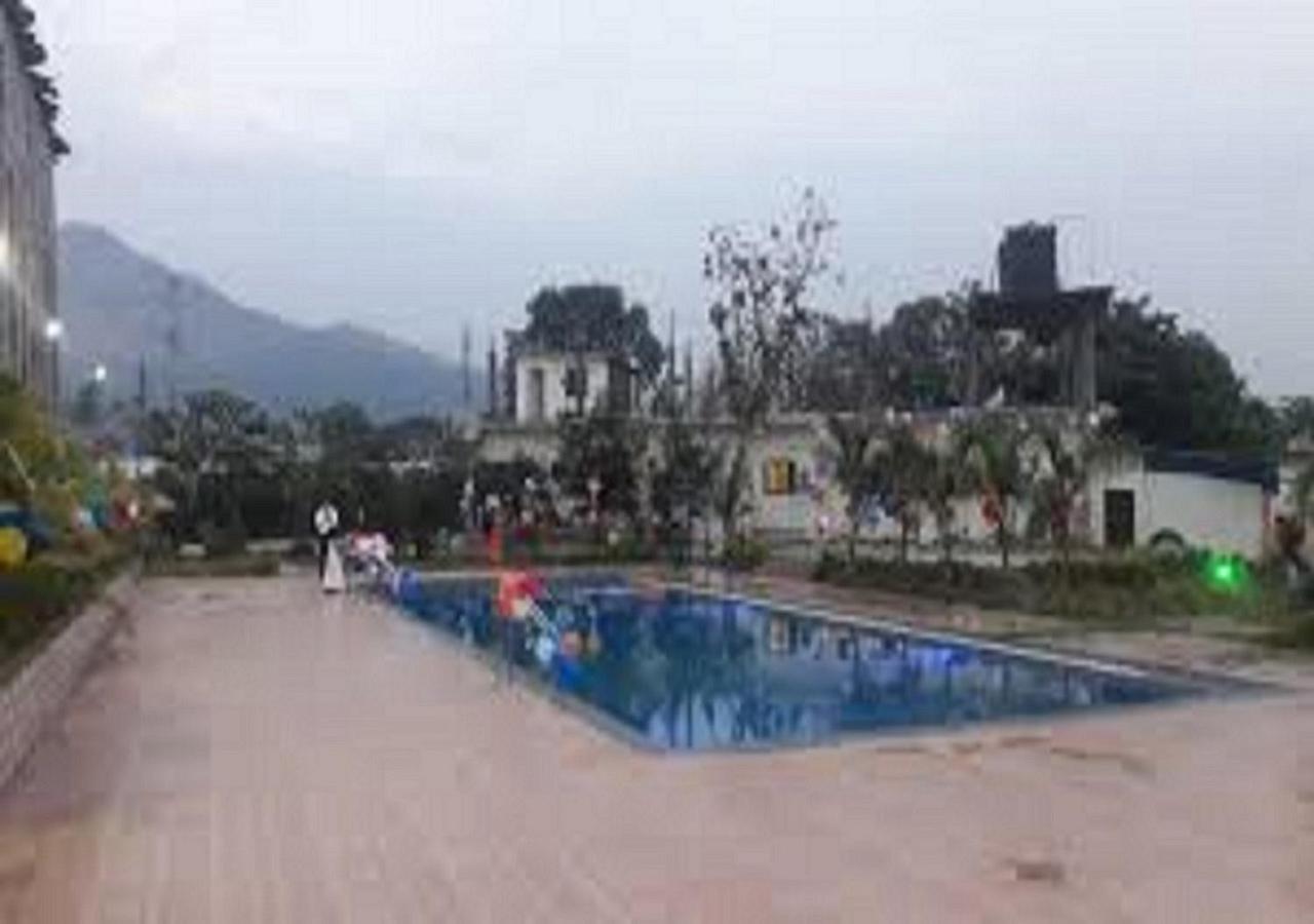 Hotel Metro Palace Resort Karjat Esterno foto