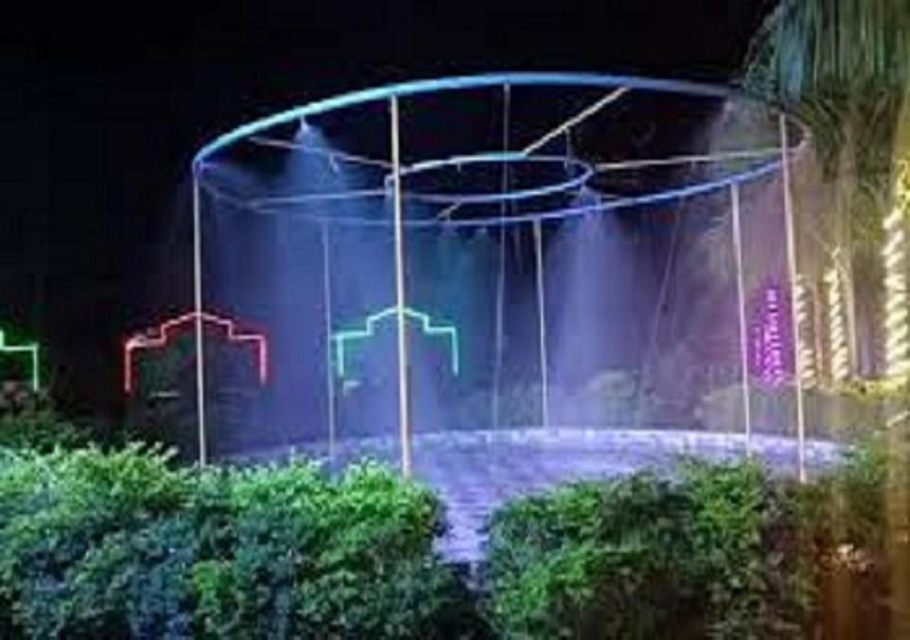 Hotel Metro Palace Resort Karjat Esterno foto