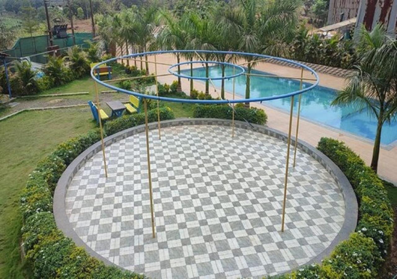 Hotel Metro Palace Resort Karjat Esterno foto