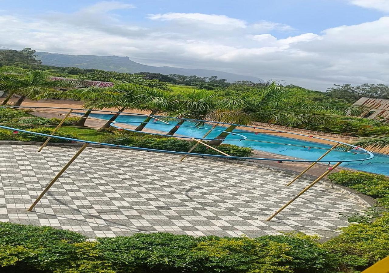 Hotel Metro Palace Resort Karjat Esterno foto
