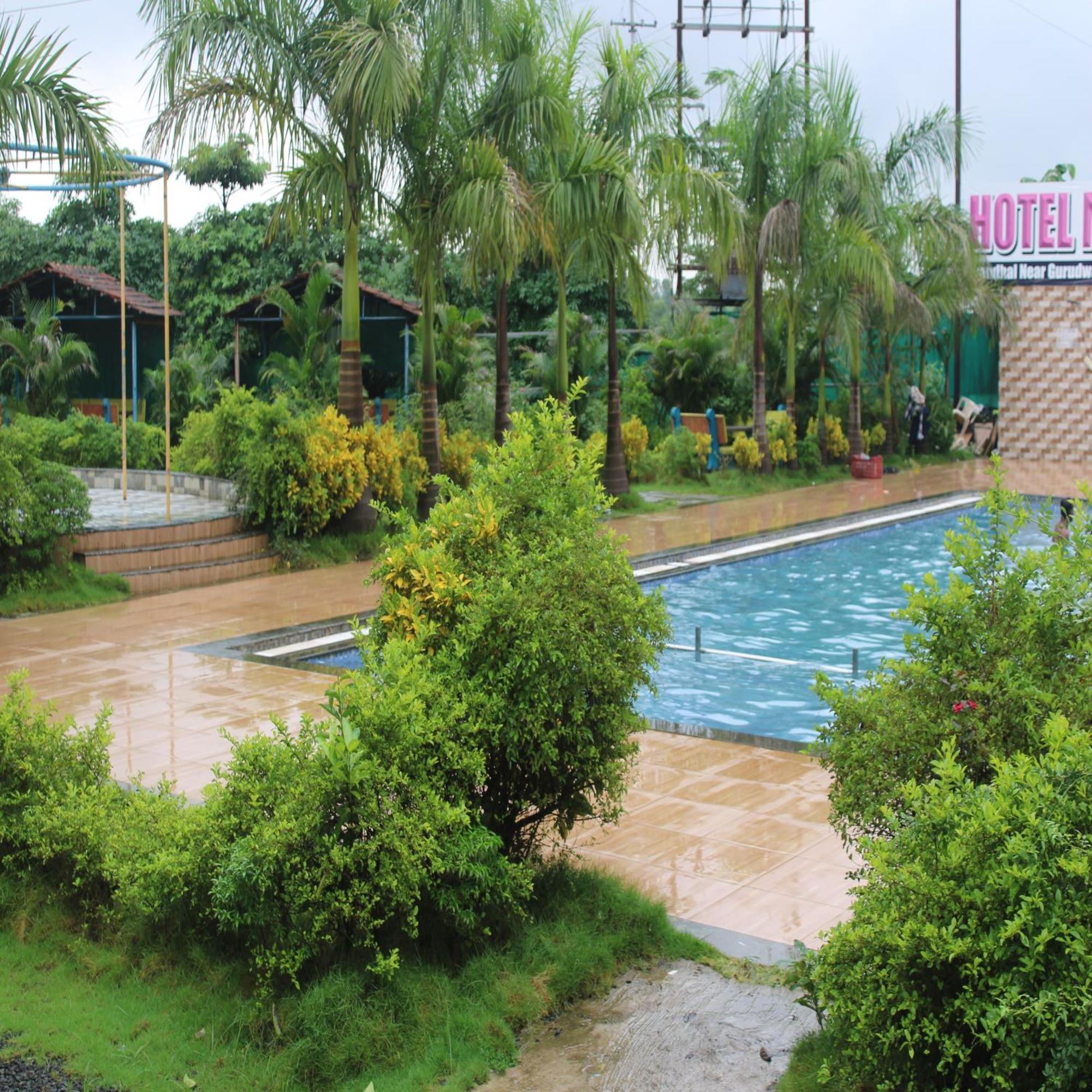 Hotel Metro Palace Resort Karjat Esterno foto