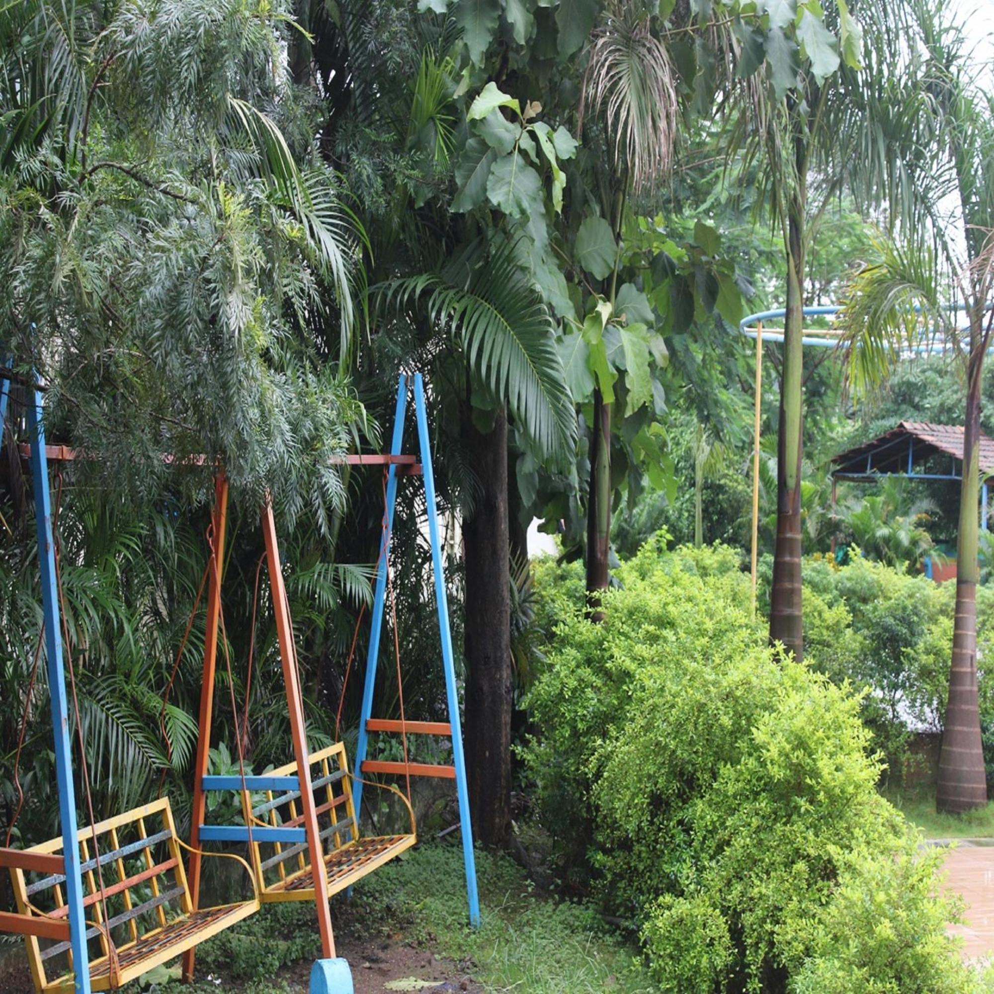 Hotel Metro Palace Resort Karjat Esterno foto