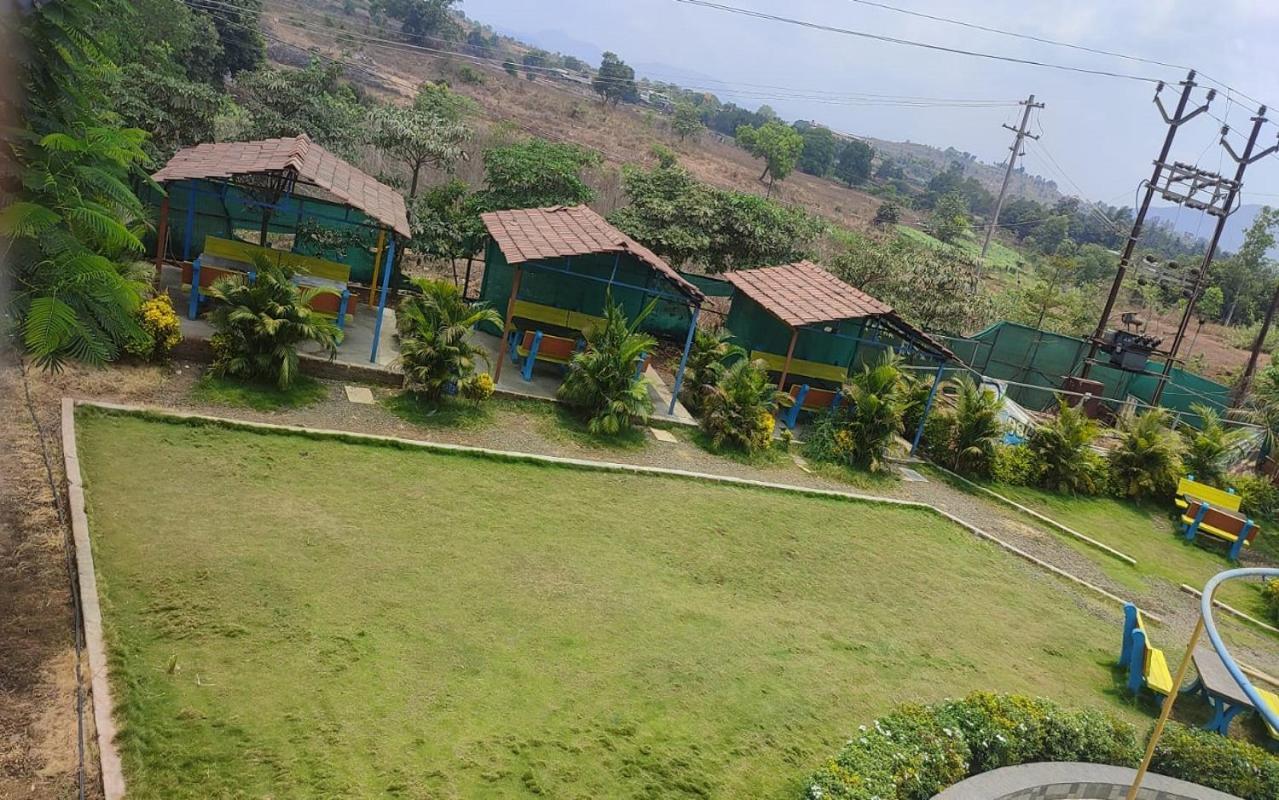 Hotel Metro Palace Resort Karjat Esterno foto