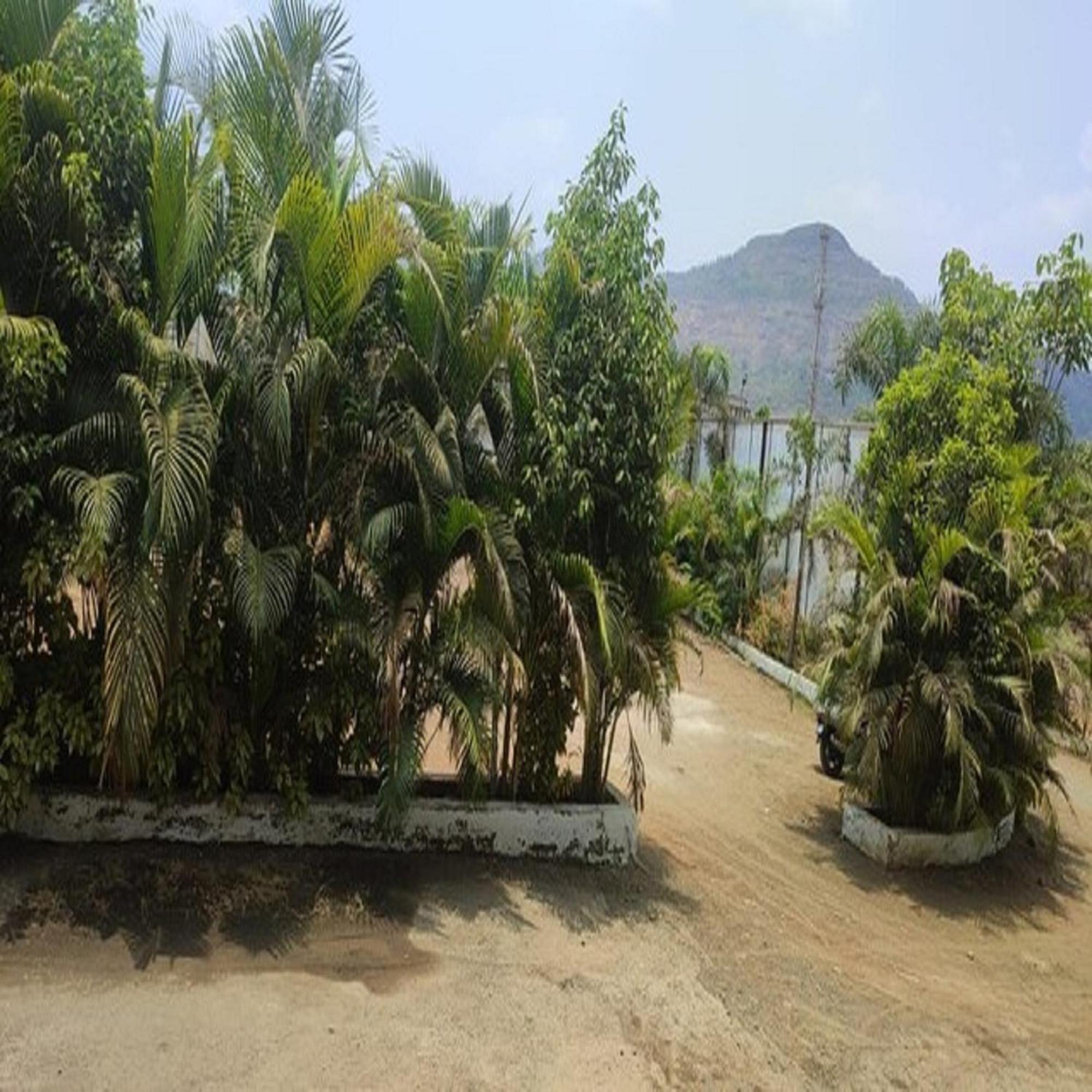 Hotel Metro Palace Resort Karjat Esterno foto